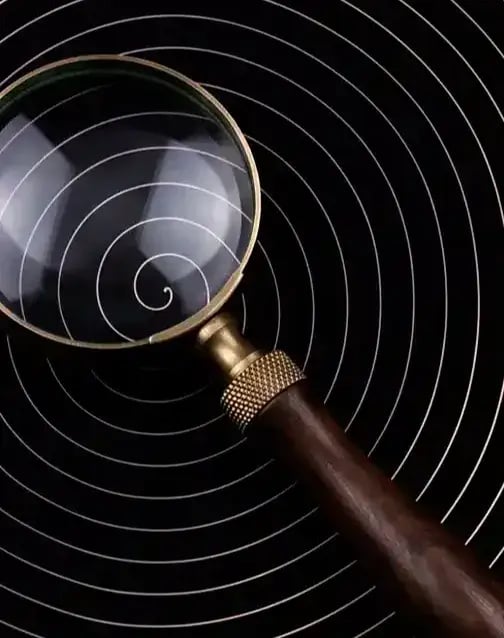 magnifying-glass-walnut-black-peach-1