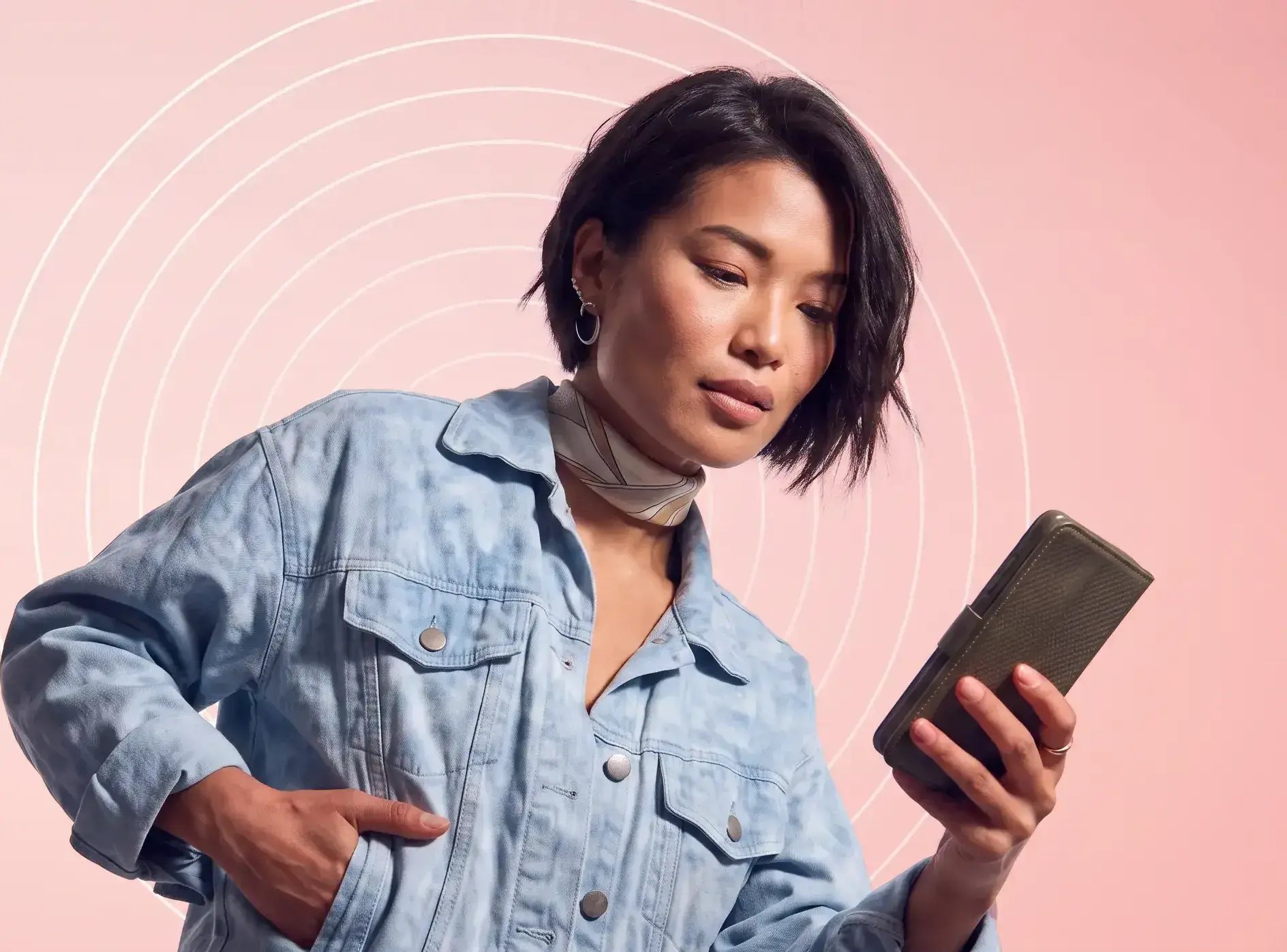 lynn-woman-pink-lines-phone-1