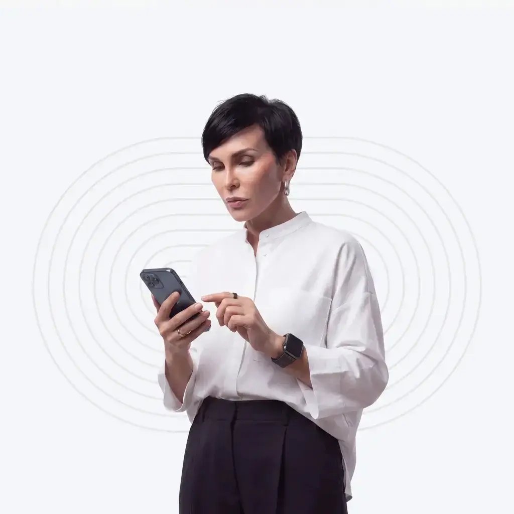 trish-using-her-phone