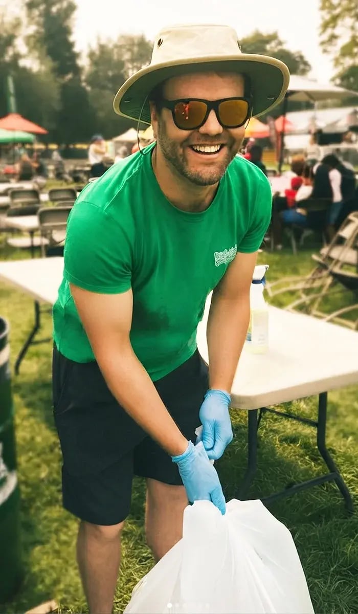 volunteer-recycling