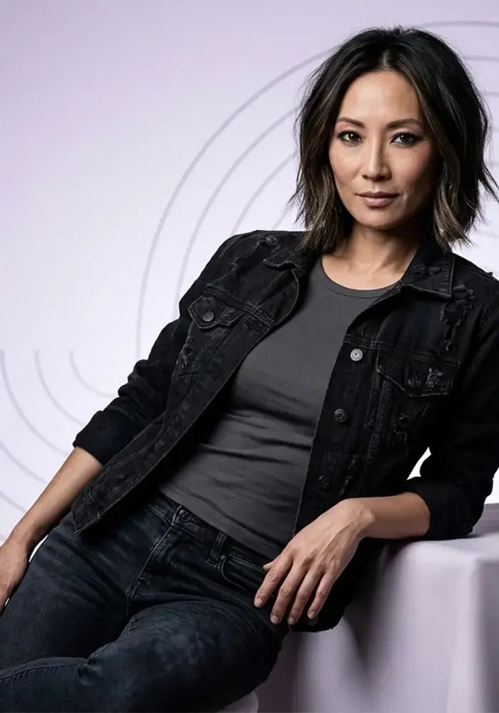 Asian-woman-leaning-on-table