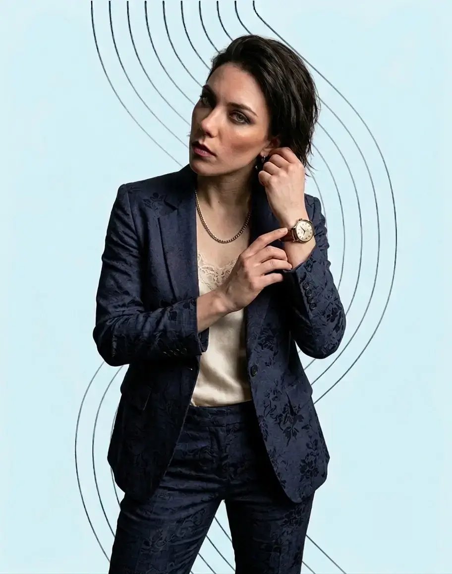 Cool-woman-in-stylish-suit
